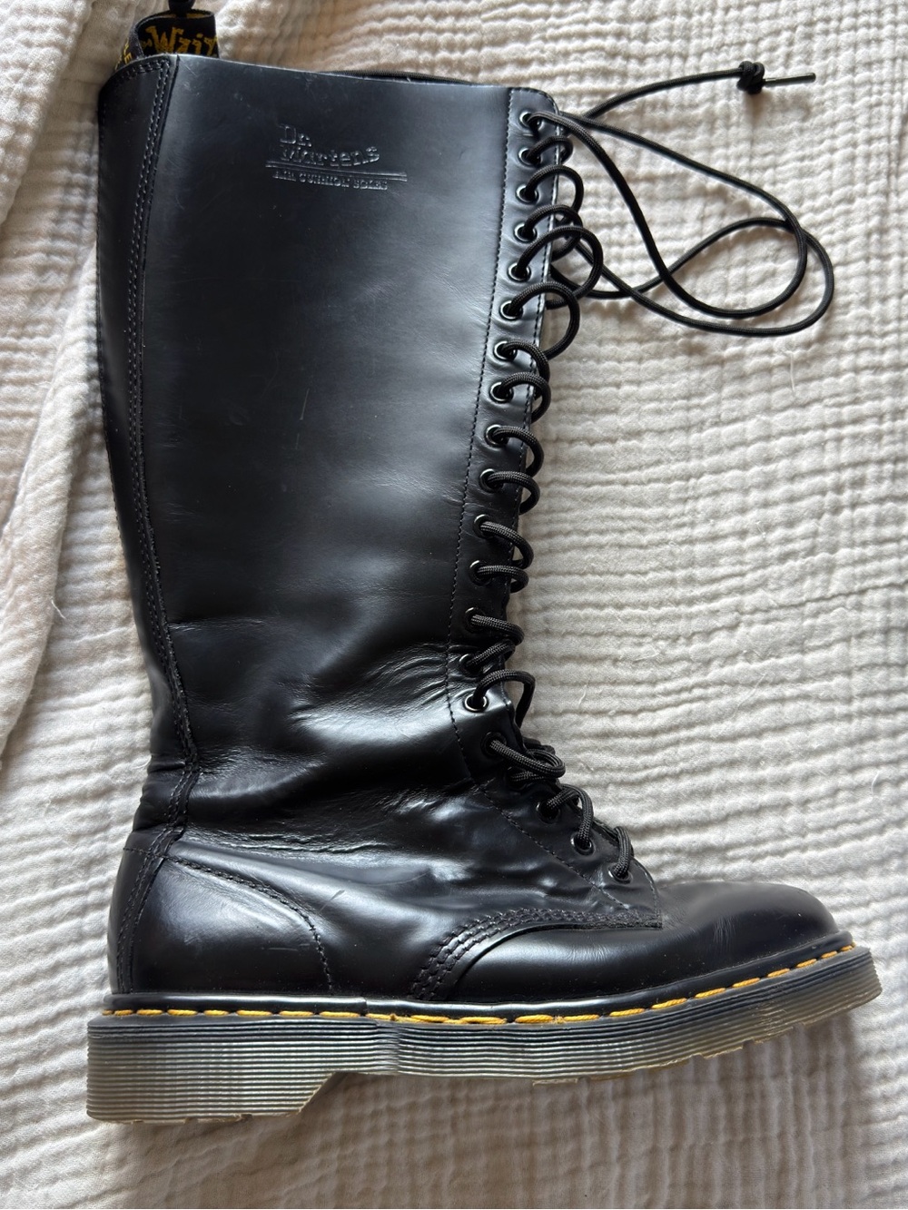 Dr. Martens Classic 20-eyelet MIE boots size UK 7/EU 41/US m8/w9 - Picture 11 of 12